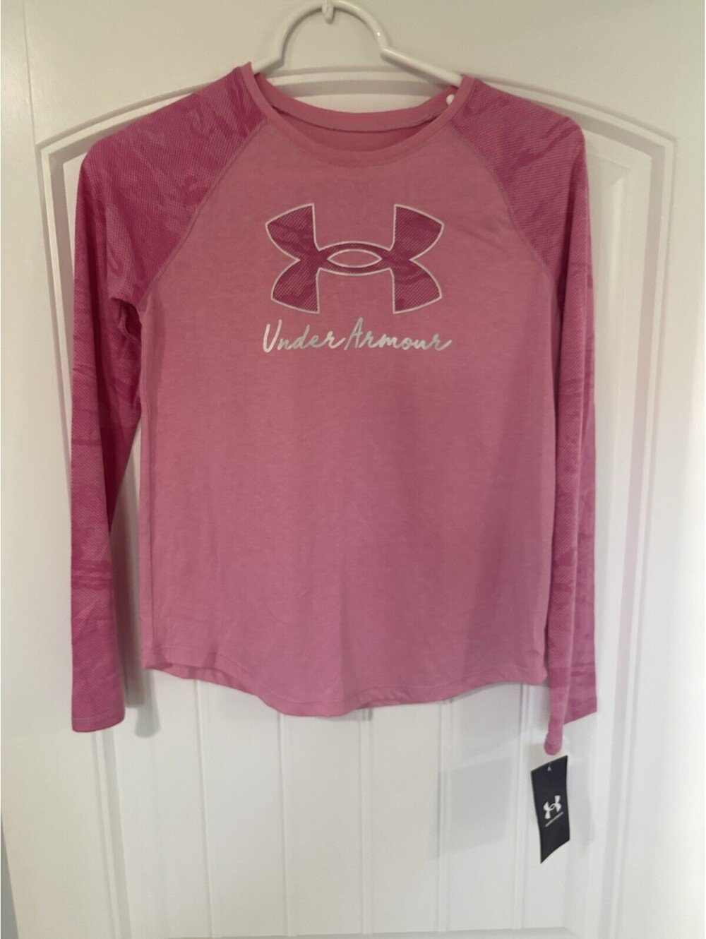 Under Armour NWT Girl’s Youth Medium Logo Print  Long Sleeve T-Shirt